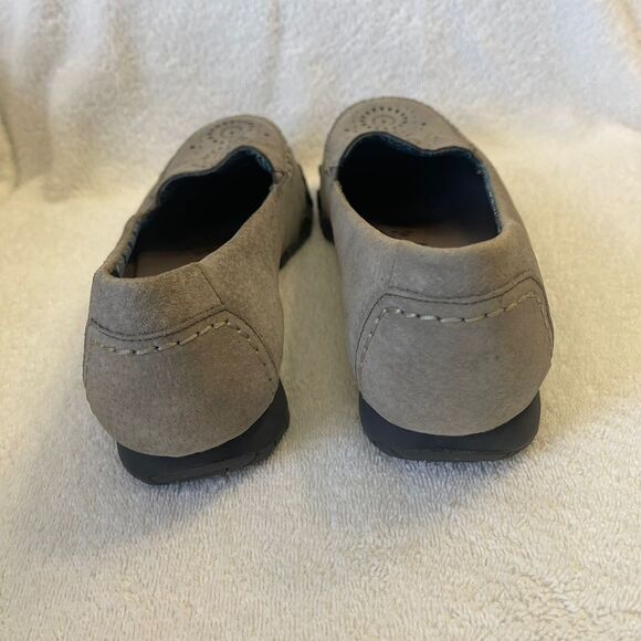 Skechers Women's Relaxed Fit Memory Foam Loafers Gray suede Shoe Size 9 - Picture 3 of 10